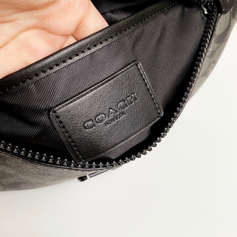 Túi bao tử nam Coach Rivington Belt Bag