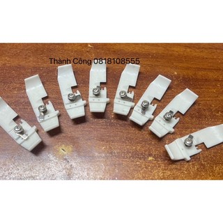 Chân vịt nhựa máy vắt sổ 4 chỉ. đế chân vịt nhựa máy vắt sổ siruba 747f