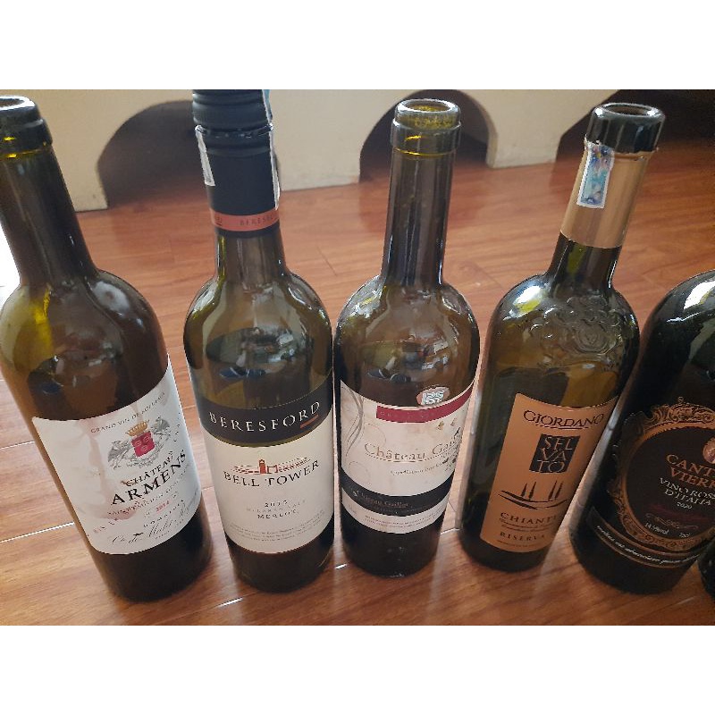 Bán vỏ chai rượu ngoại cho trang trí