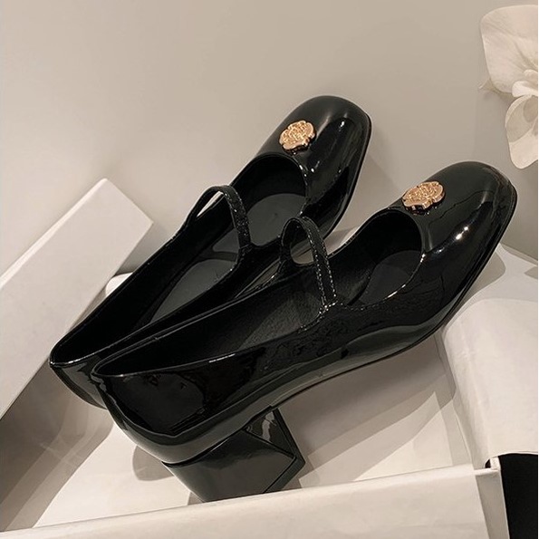 Giày Mary Jane - Giày Gót Vuông DIAO Quai Ngang Khuy Hoạ Tiết Cao 5p QCCC