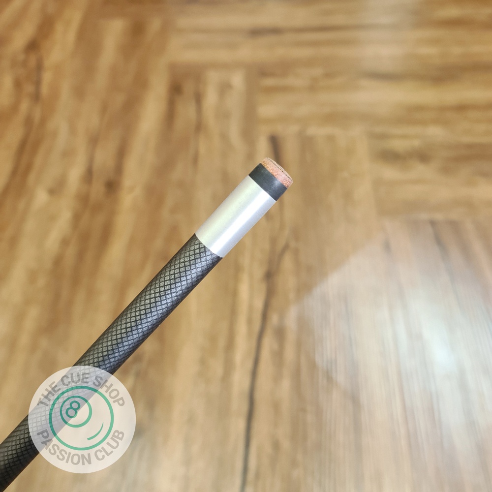 Cơ bida Gramax vân Carbon cho người mới chơi.