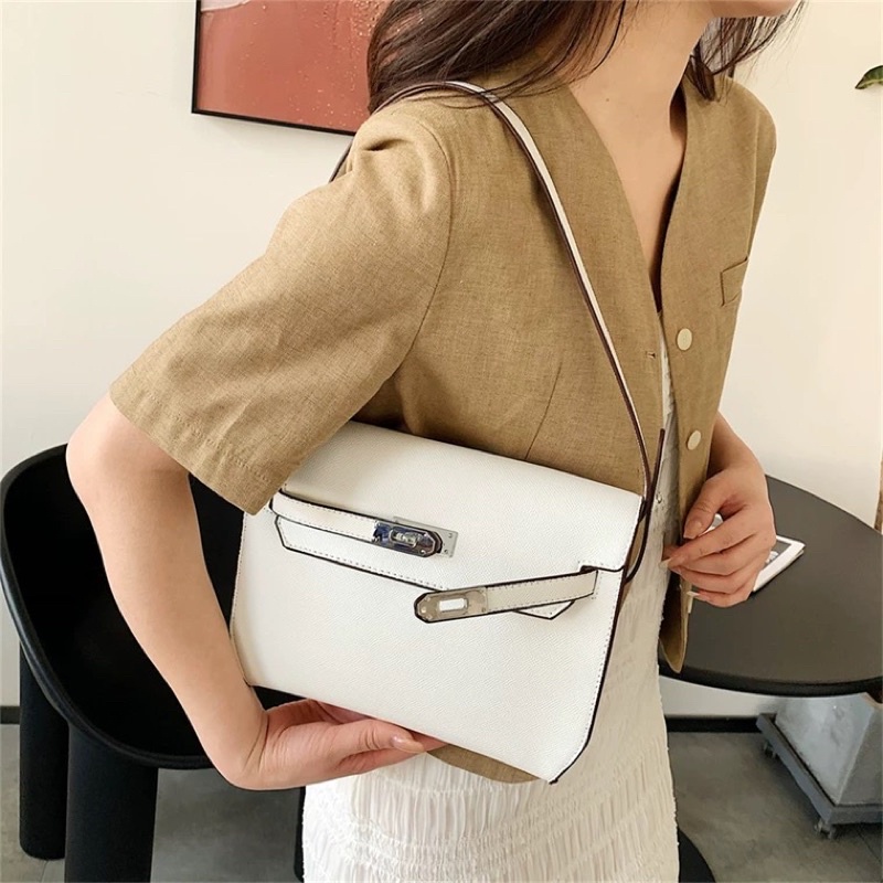 Túi đeo chéo và đeo kẹp nách trơn đơn giản khoá HM 2023