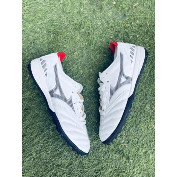 Giày đá bóng sân cỏ nhân tạo mizuno neo 3 đinh Tf màu trắng đế đen 2023