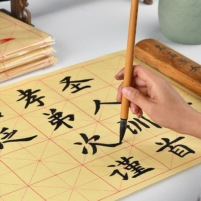 Tập giấy tập viết thư pháp kẻ ô mễ 50 tờ màu vàng NHT Books