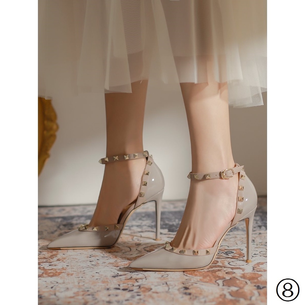 Giày Cao Gót Mũi Nhọn Đính Đinh Tán Phong Cách Mới 2022