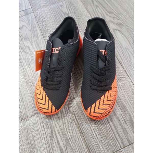Giày đá bóng MTC - đen cam