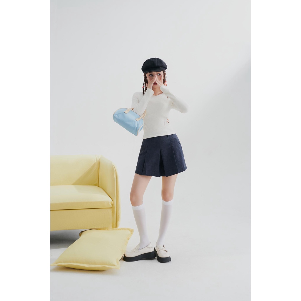 Áo thun tay dài cut out eo 2 bên ,có tăng đơ bản bự hông eo, cổ tròn thời trang GAGO màu trắng kem GA4309