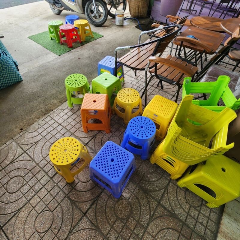 Ghế nhựa lùn tròn