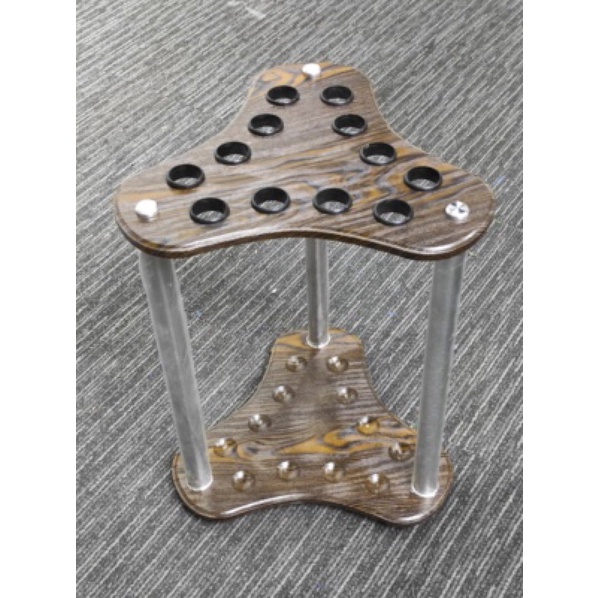 Đế cắm cờ dùng trong phòng truyền thống hoặc phòng Đội