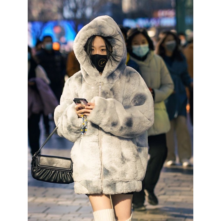 Áo lông thỏ trắng loang mềm mịn