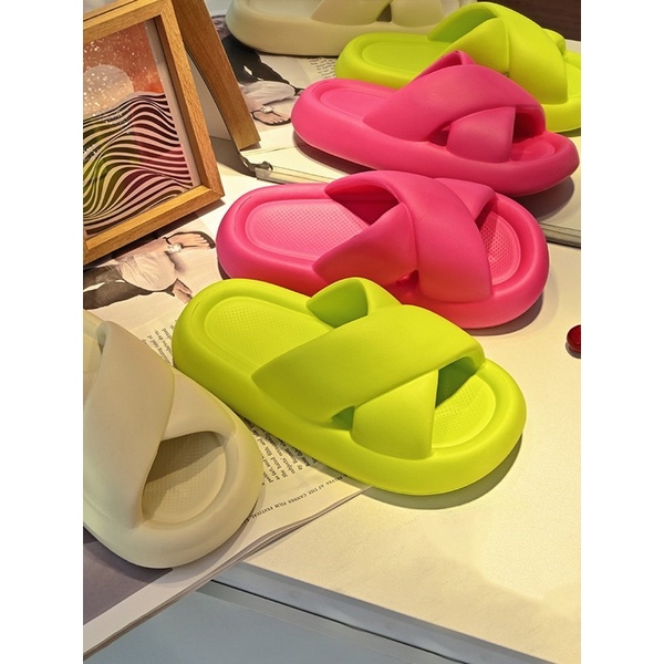 Dép bánh mì quai chéo chống trơn trượt