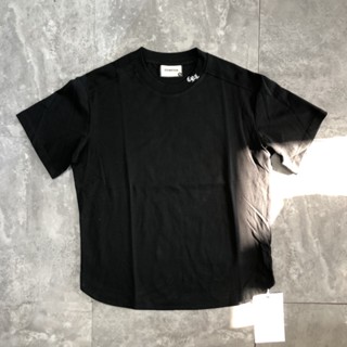 Áo thun zoewatson thêu cổ basic B6622 BuiVintage, vải cotton dày dặn thoáng mát bo cổ ôm sát.