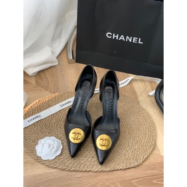 Giày cao gót đen khóa đồng nữ
