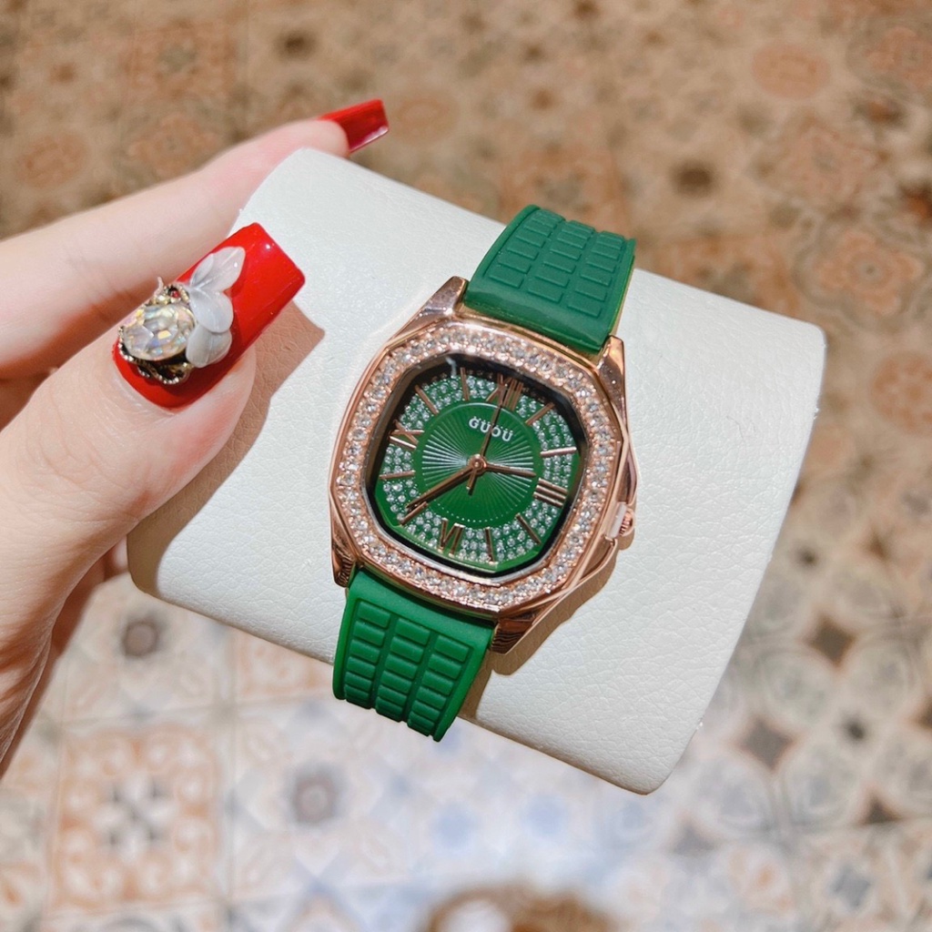 Đồng hồ nữ mặt ovan viền đá quai silicol mẫu mới 2023 siêu hot hit