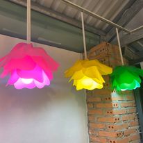 Lồng đèn hoa hồng nhựa xuyên sáng trang trí cho quán cafe, sân vườn, nhà hàng, đường phố....
