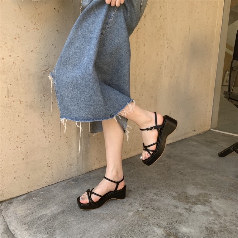 Giày sandal dây đế xuồng 2023