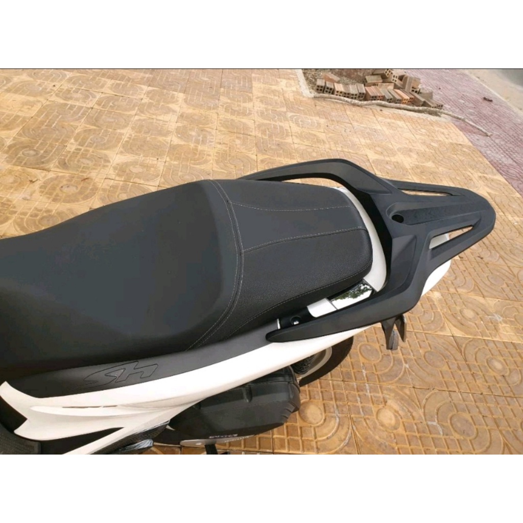 Ốp cảng sau màu đen nhám xe SH 2020 - 2022 trở lên.