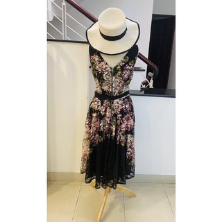 Đầm ren Taylor dư xịn