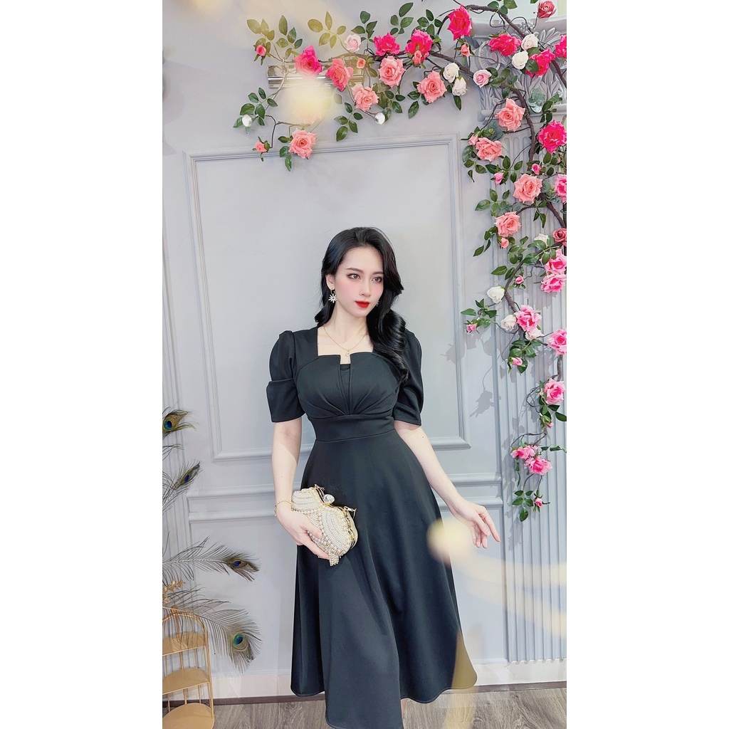 Da1545 . Váy đen xòe. Ngực cách điệu tay phồng. Vải poly co giãn siêu nhiều. Vải dày mềm ko nhăn.