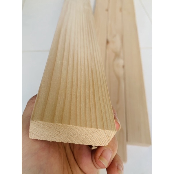 Thanh gỗ thông vuông 2cm x 5cm x dài 120cm + láng mịn 4 mặt