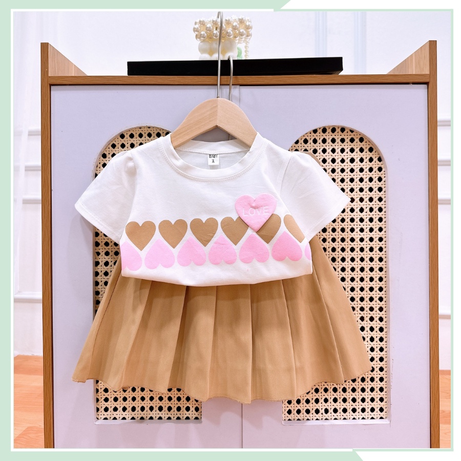 Bộ đồ bé gái, Áo thun in họa tiết trái tim kèm chân váy xép li siêu điệu cho bé đi học đi chơi BBG42