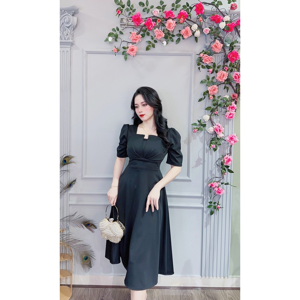 Da1545 . Váy đen xòe. Ngực cách điệu tay phồng. Vải poly co giãn siêu nhiều. Vải dày mềm ko nhăn.
