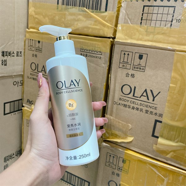 Dưỡng thể làm sáng, làm đều màu da Olay B3 + Vitamin C và Olay B3 +  Vitamin E 250ml