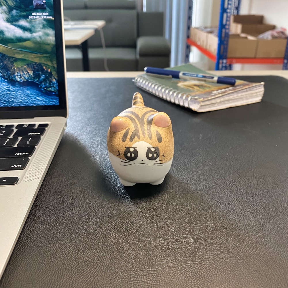 Mèo gốm vẽ tay trang trí bàn làm việc, bàn học