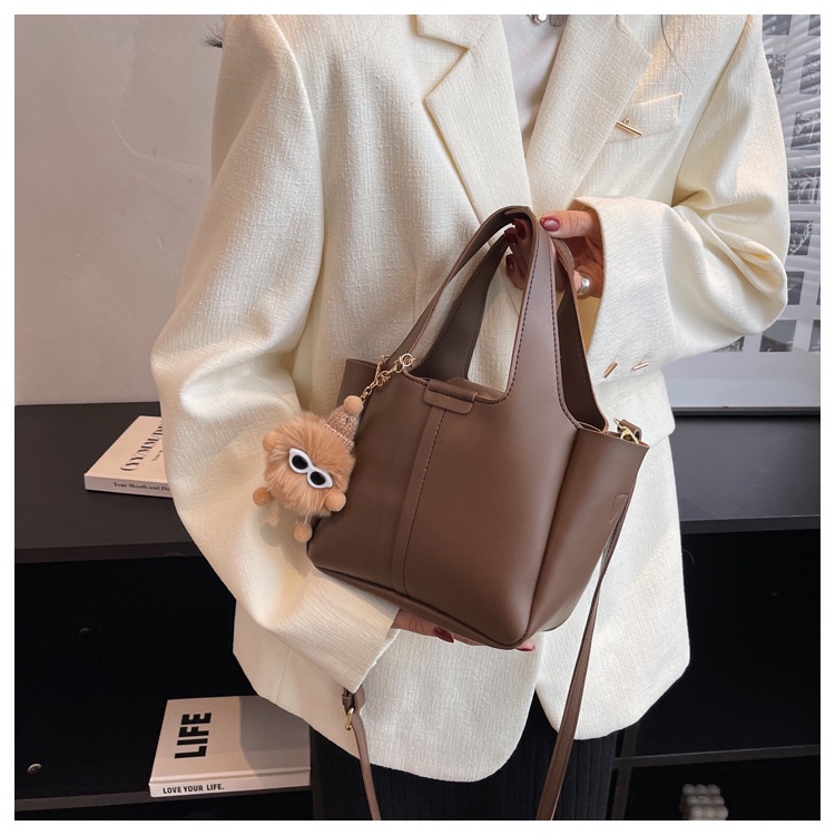 Túi Quái Xách Nữ Có Dây Đeo Chéo Giỏ Nữ Trơn Kèm Thú Bông Siêu Xinh - ViVi