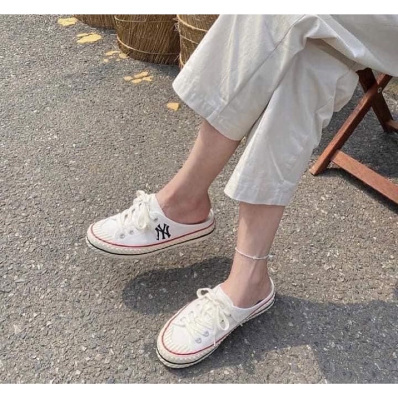 Giày đạp gót mule MLB trắng