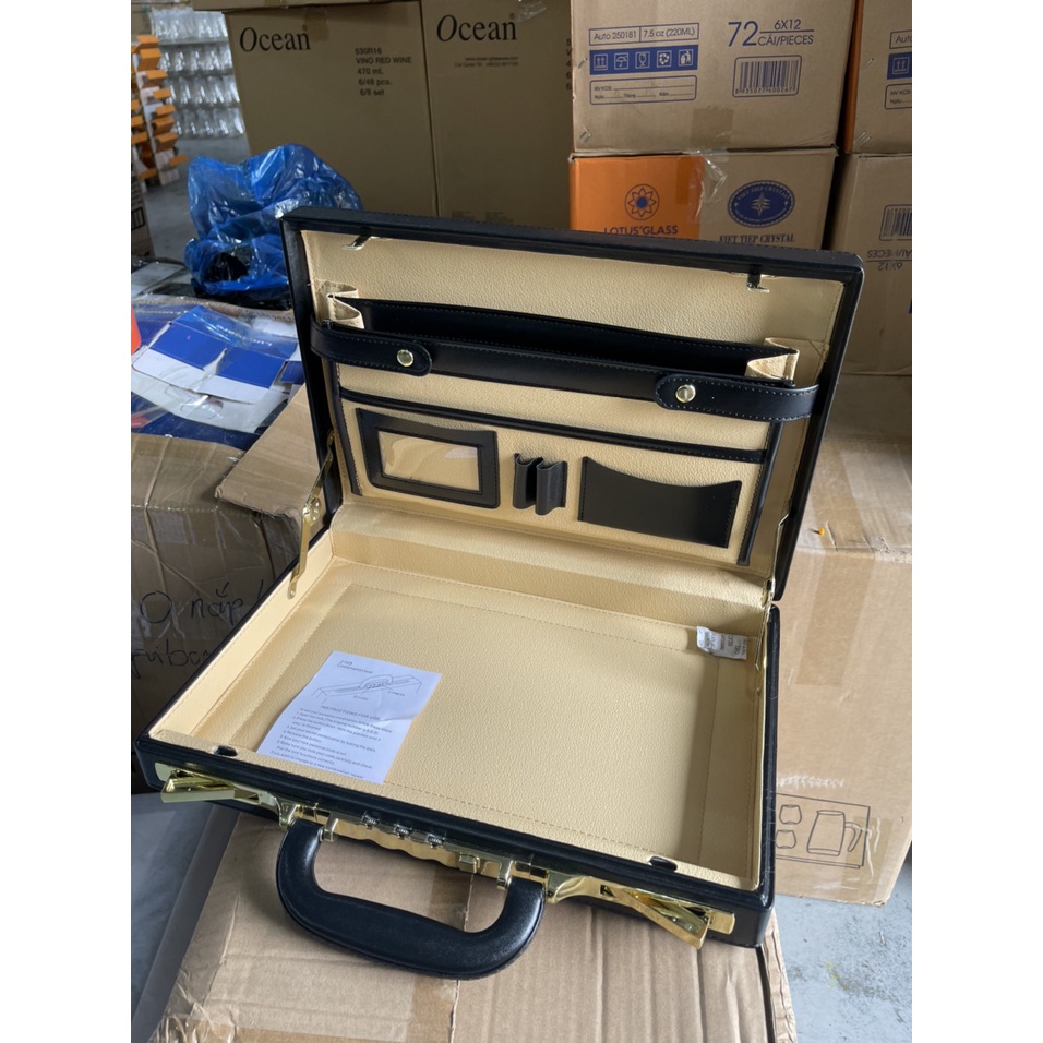 Cặp da khóa số an toàn