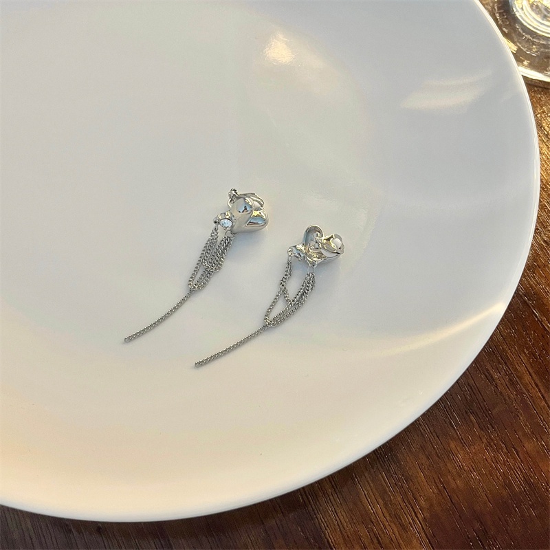 Khuyên tai kẹp không bấm lỗ chốt cố định K009 bằng hợp mạ bạc hình trái tim dáng dài Leous Accessories