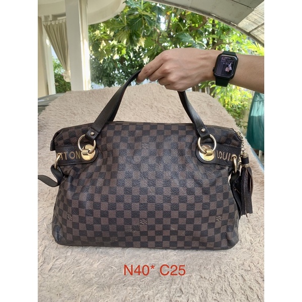 Túi chuẩn si. Túi qua sử dụng. Khách vui lòng xem hình nếu muốn biết thêm thông tin sản phẩm mời khách vô chat . Thanks.