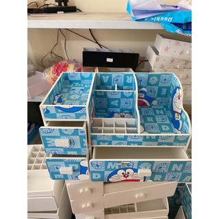 Kệ mỹ phẩm max 35cm màu xanh đôremon