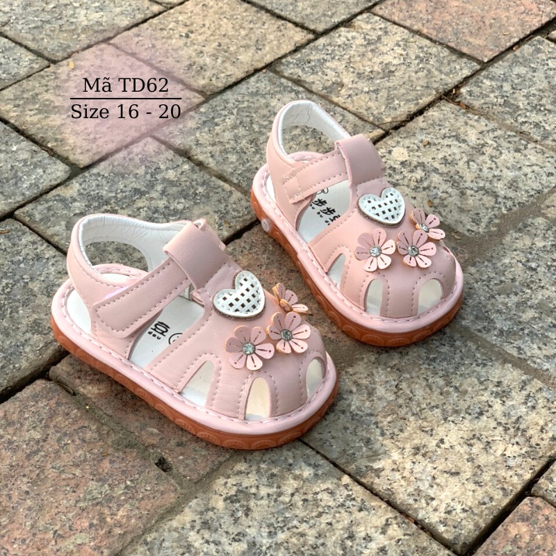 Giay sandal bé gái tập đi có tiếng còi chíp chíp hồng gắn hoa thời trang êm thoáng chống trơn trẻ em 1 - 24 tháng TD62