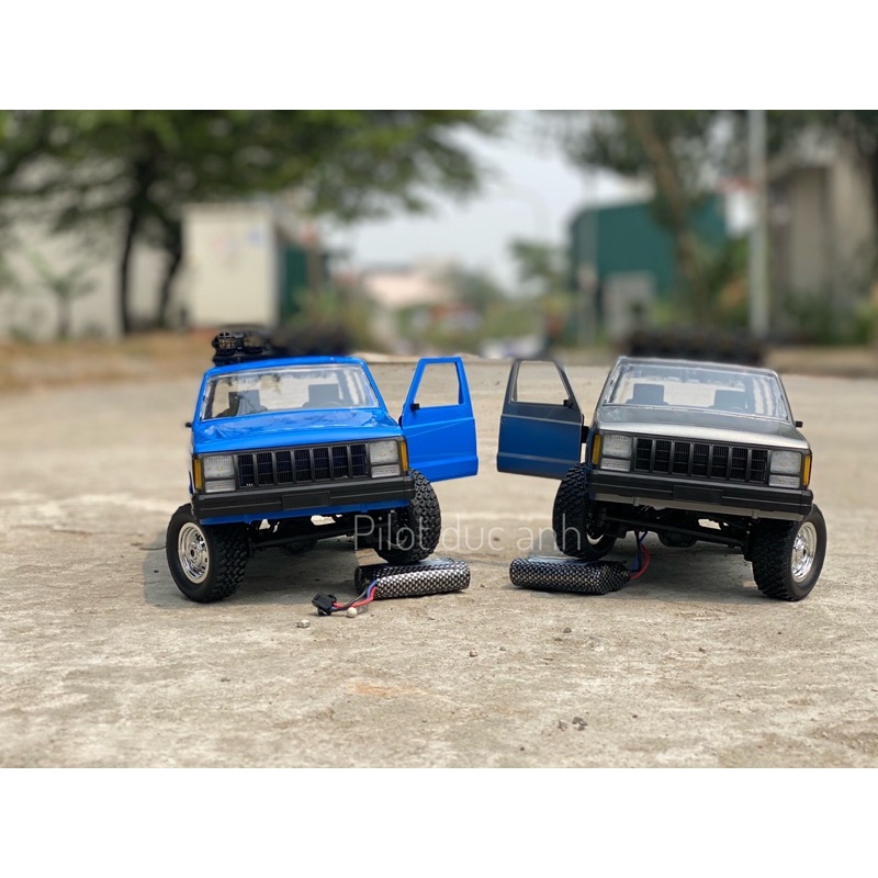 xe điều khiển từ xa mn78 có tỷ lệ 1/12 giống xe thật cherokee