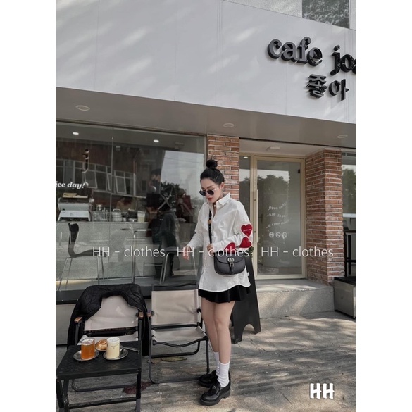 Áo sơ mi 3 tim đỏ in tay trái TTA977
