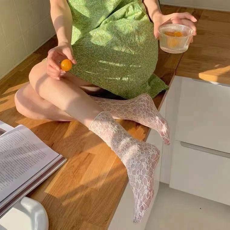 Tất ren nữ mềm mại kiểu dáng Lolita đáng yêu, Tất cổ cao trắng dập nổi họa tiết phong cách Hàn Quốc by.Lisa