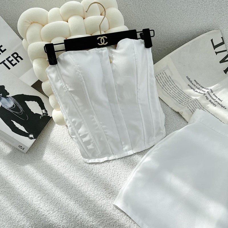 Set áo croptop ống trắng dáng corset bo chun lưng smoking + Chân váy mini trắng dáng ngắn