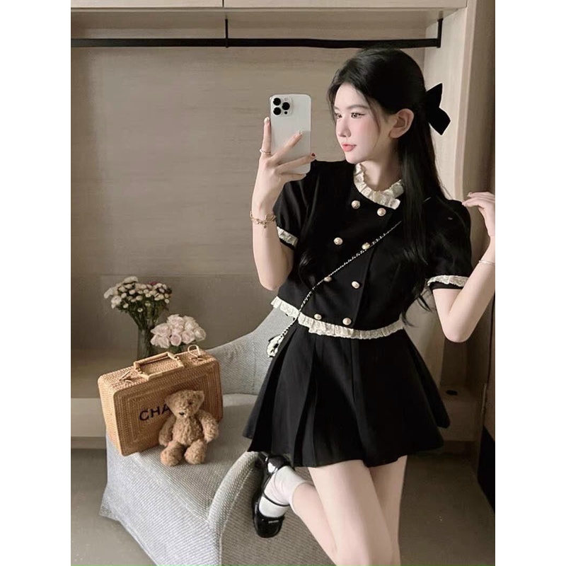 Set váy áo sơ mi crotop cổ đứng phối bèo đính cúc 2 hàng mix chân váy xếp ly vải for phong cách Hàn Quốc