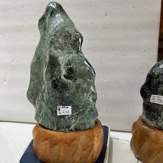 Đá, trụ đá, Cây đá phong thủy màu xanh màu lá tự nhiên cao 44 cm nặng 11 kg cho mệnh Hỏa và Mộc