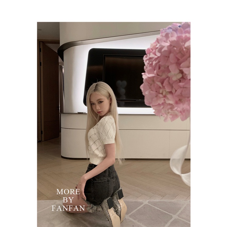 Áo Sweater Tay Phồng Ngắn Họa Tiết Kẻ Sọc Đính Kim Cương Thời Trang Mùa Xuân Mới 2023