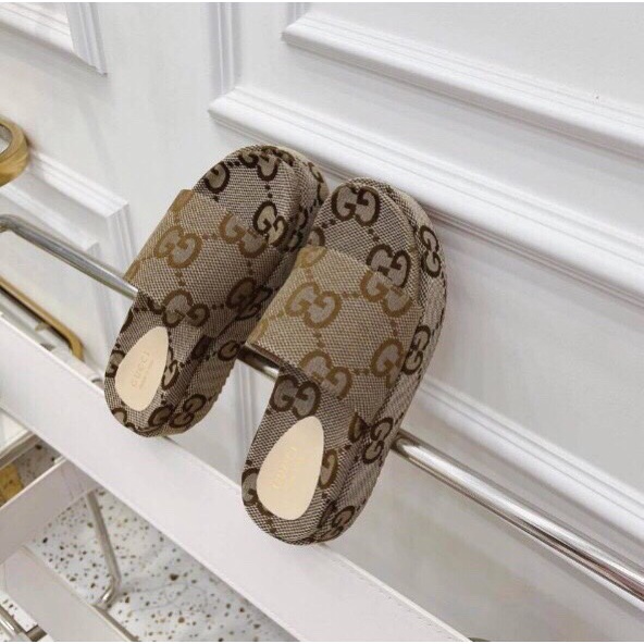 Dép lê đế kép hàng quảng châu đẹp đỉnh. lên chân sang chảnh. FORM TO LÙI 1 SIZE.