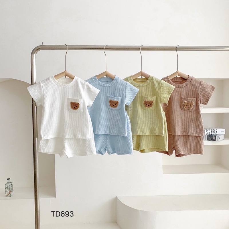 Bộ quần áo bé trai, gái, Bộ cộc tay thun lạnh cho bé thêu gấu siêu xinh