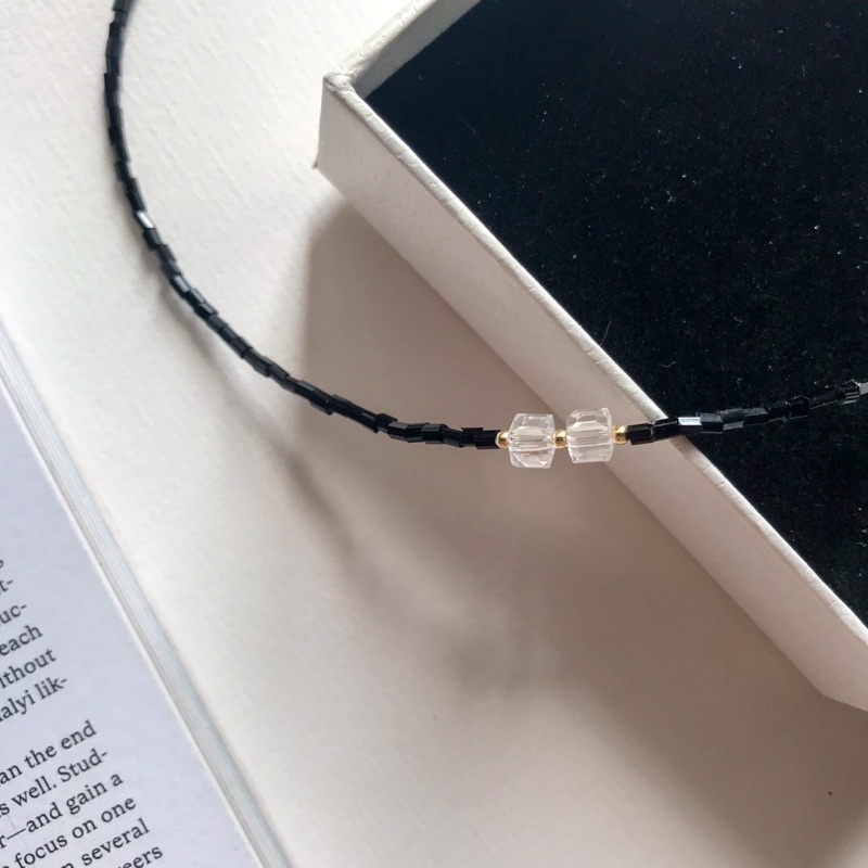 𝑰𝒏𝒕𝒐 𝑻𝒉𝒆 𝑵𝒊𝒈𝒉𝒕 - Dây Chuyền Pha Lê Cườm Đen Xà Cừ