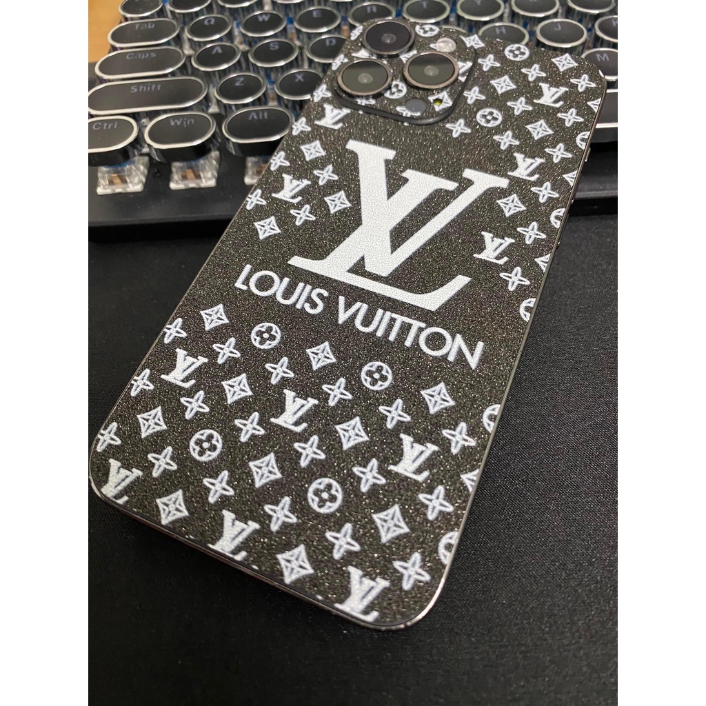 Dán Skin Nhũ đen LV chữ lớn cho Androi và Iphone 5/5s tới 14promax full lưng viền