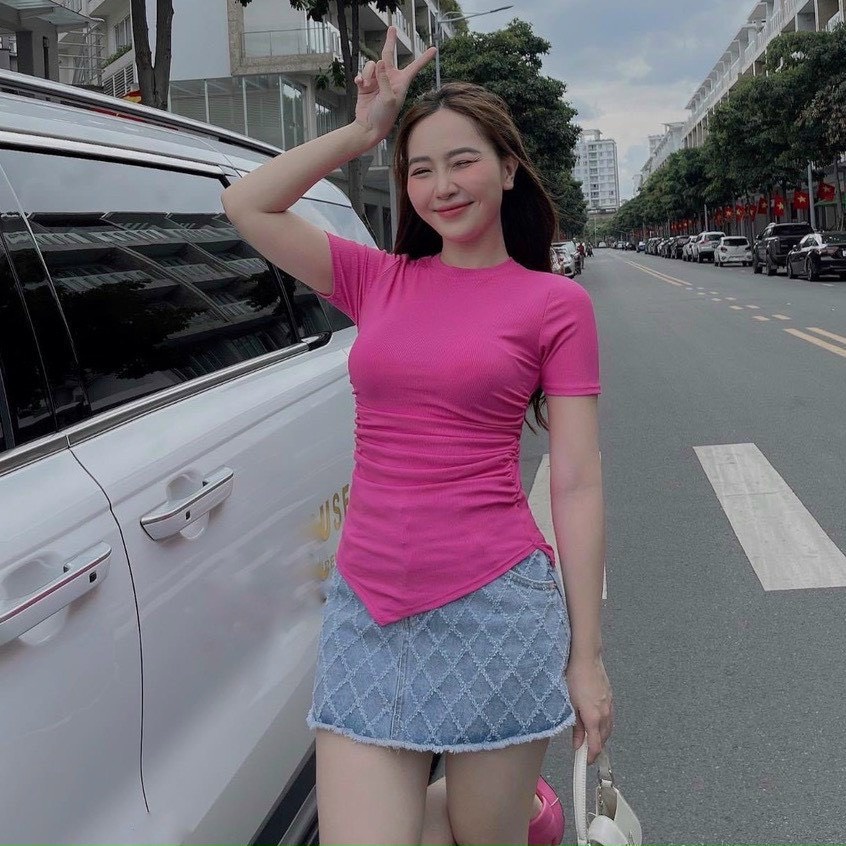 Áo kiểu tay ngắn nhúm sườn nhọn tà ôm body cực xinh , chất thun bozip mềm mát