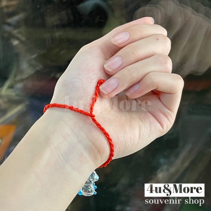 Vòng tay dây chỉ đỏ may mắn hình 12 con giáp thuỷ tinh phát sáng