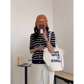 Áo kẻ cài cúc