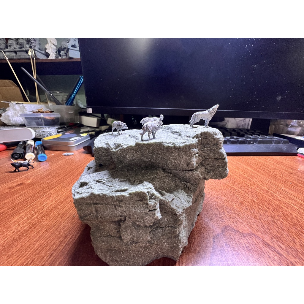 Mô hình sói hoang dã tỉ lệ 1:64 siêu mini ~ 1cm